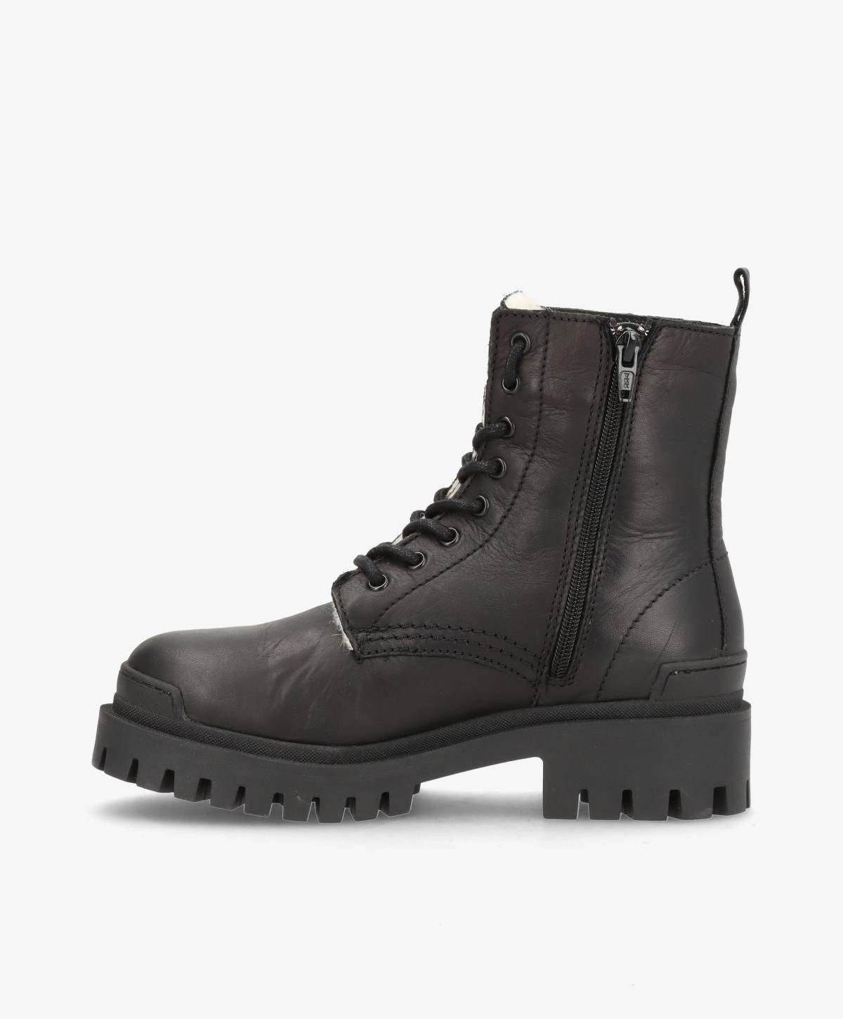 Sort læderstøvle med snørebånd og lynlås fra Shoedesign Copenhagen.
