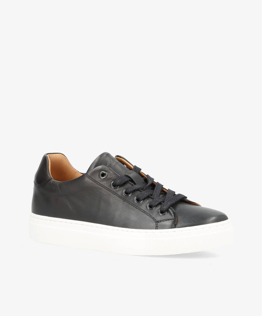 Sort sneaker fra Shoedesign Copenhagen med hvid sål og sorte snørebånd.