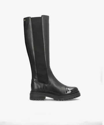 Sort knæhøj støvle fra Shoedesign Copenhagen med elastisk sidepanel og robust sål.