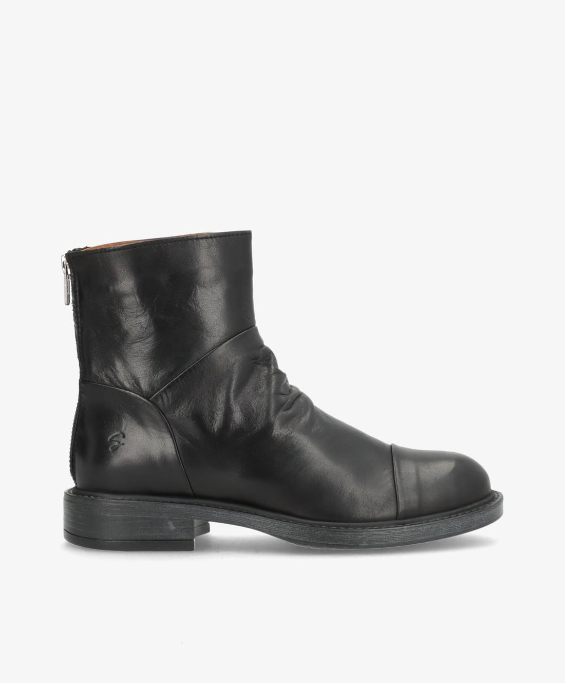 Sort læderstøvle fra Shoedesign Copenhagen med lynlås bagpå og rund tå.
