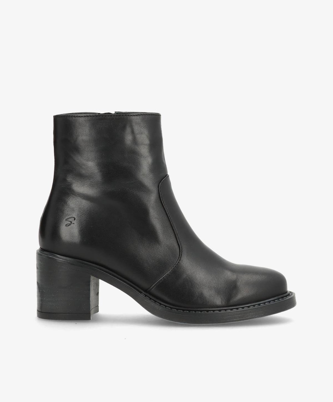 Sort ankelstøvle fra Shoedesign Copenhagen med rund tå og blokhæl.