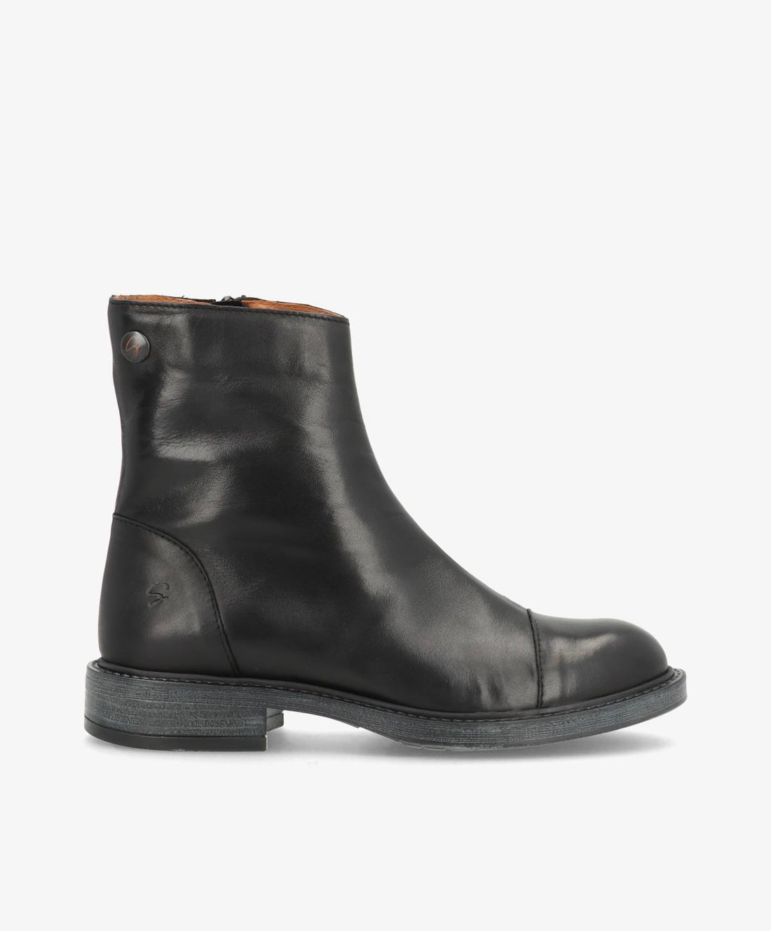 Sort læderstøvle fra Shoedesign Copenhagen med rund tå og lav hæl.
