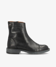Sort læderstøvle fra Shoedesign Copenhagen med rund tå og lav hæl.