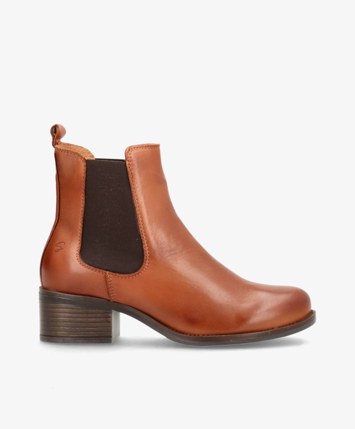 Brun læderstøvle fra Shoedesign Copenhagen med elastikpanel og lav hæl.