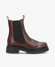 Brun læder Chelsea-støvle fra Shoedesign Copenhagen med sort elastikpanel og robust sål.
