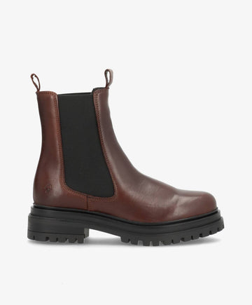 Brun læder Chelsea-støvle fra Shoedesign Copenhagen med sort elastikpanel og robust sål.