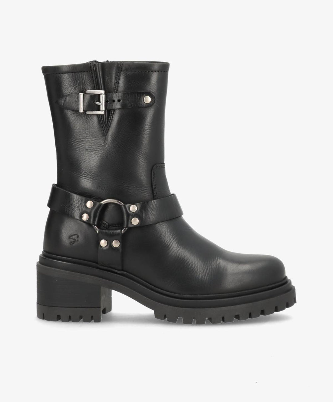 Sort læderstøvle fra Shoedesign Copenhagen med spænde og nitte detaljer, robust sål og lav hæl.