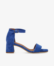Blå ruskindssandal fra Shoedesign Copenhagen med justerbar ankelrem og hæl.