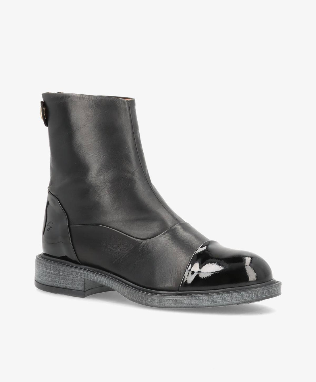 Sorte skindstøvler fra Shoedesign Copenhagen med lynlåsluk bagtil og patent snude.