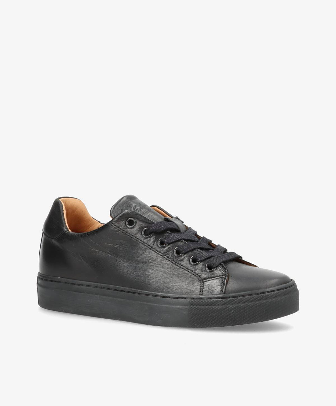 Sort lædersneaker fra Shoedesign Copenhagen med sorte snørebånd og sort sål.