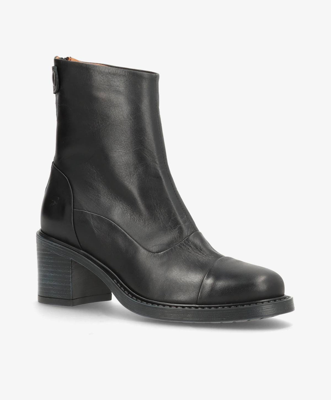 Sort ankelstøvle fra Shoedesign Copenhagen med blokhæl og lynlås bagpå.