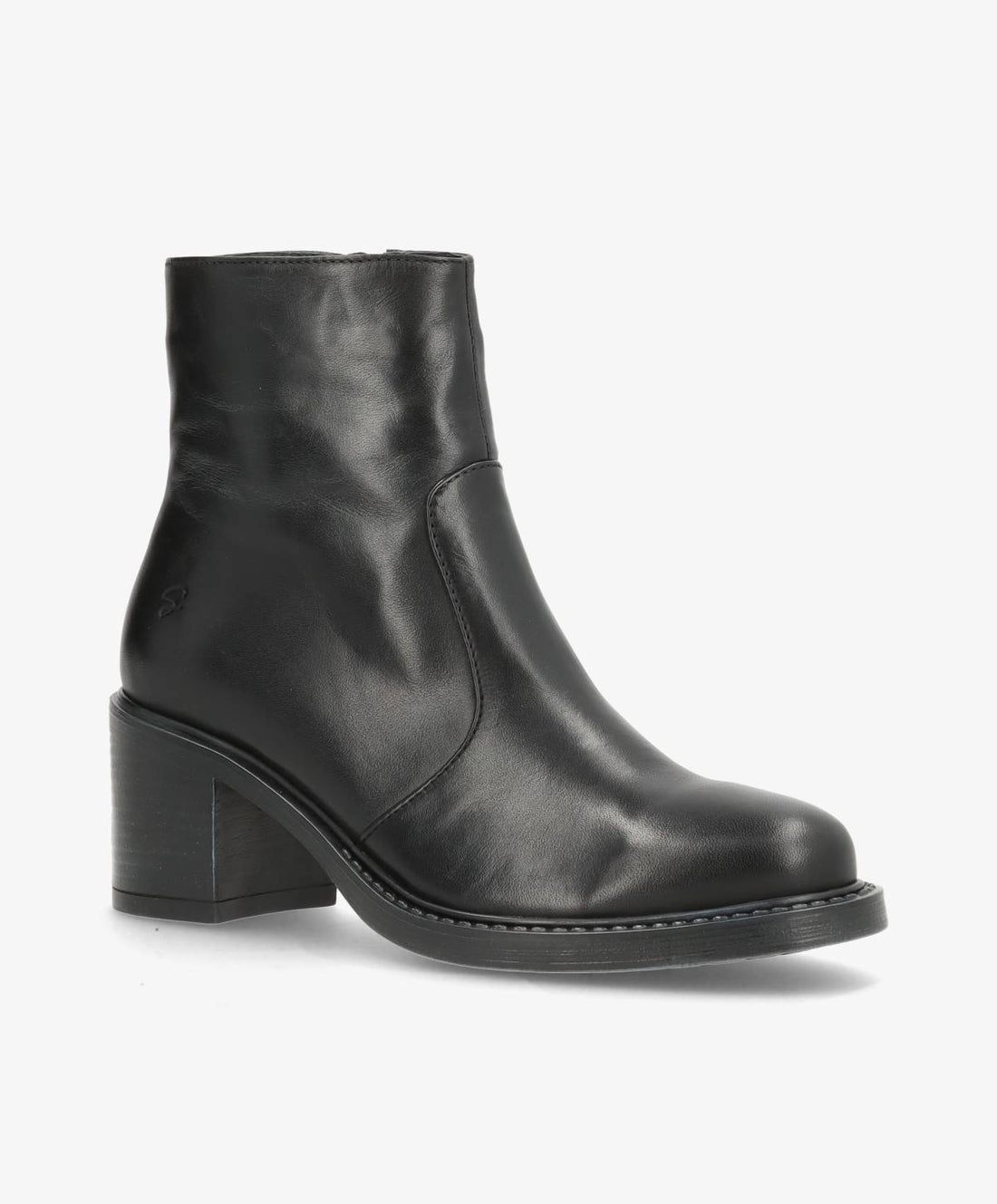 Sort ankelstøvle fra Shoedesign Copenhagen med rund tå og blokhæl.