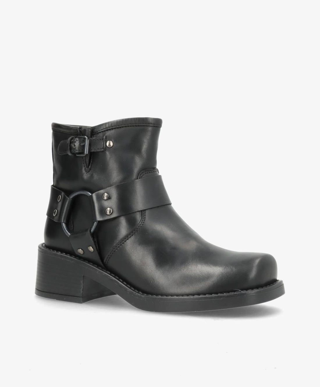 Sort ankelstøvle fra Shoedesign Copenhagen med spænde og dekorative nitter.