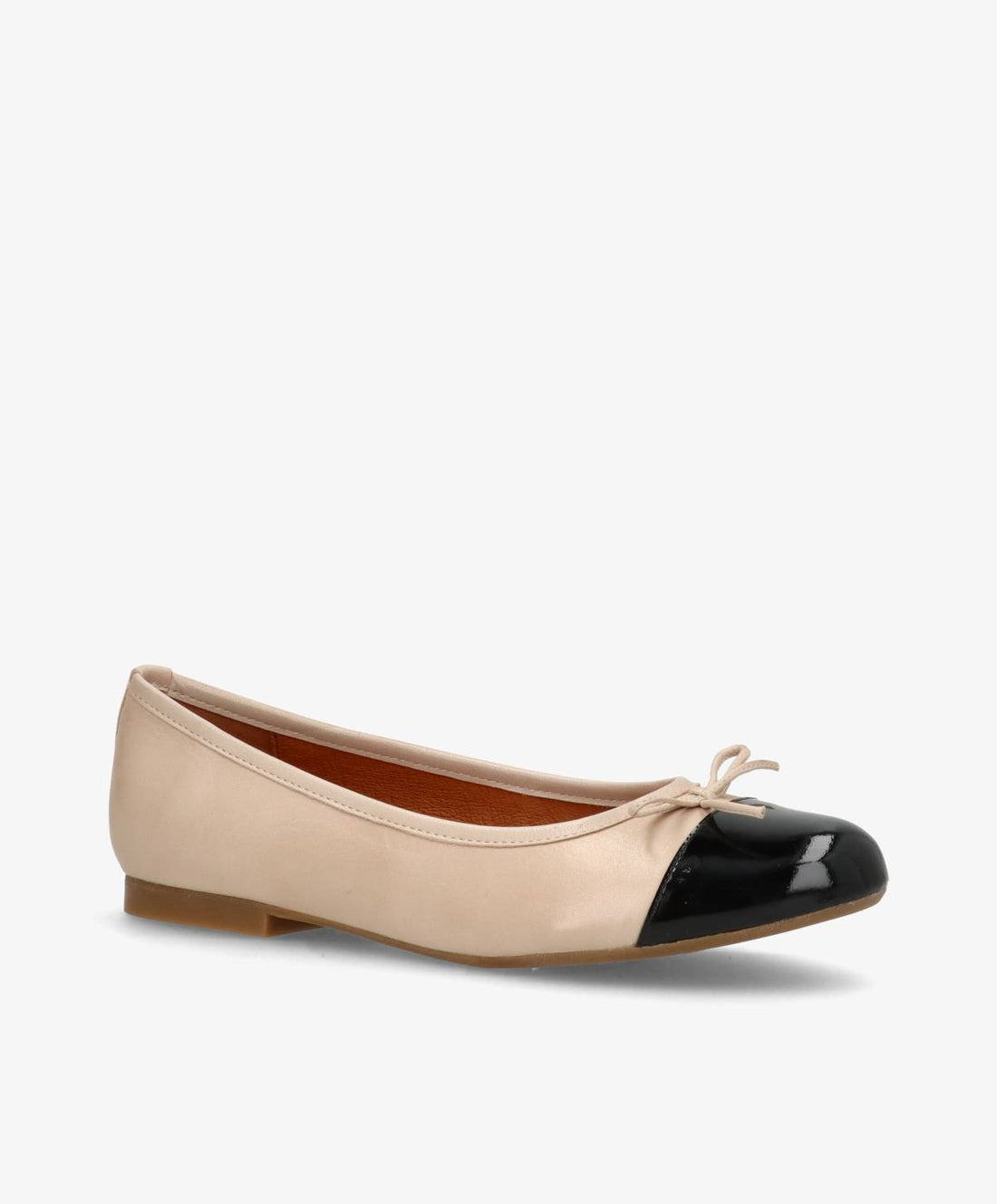 Balletsko fra Shoedesign Copenhagen i beige med sort tå og lille sløjfe.