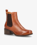 Brun læderstøvle fra Shoedesign Copenhagen med elastiske sidepaneler og lav hæl.
