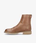 Brun læderstøvle fra Shoedesign Copenhagen med rund tå og lav hæl.