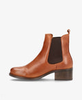 Brun læderstøvle fra Shoedesign Copenhagen med elastikpanel og lav hæl.