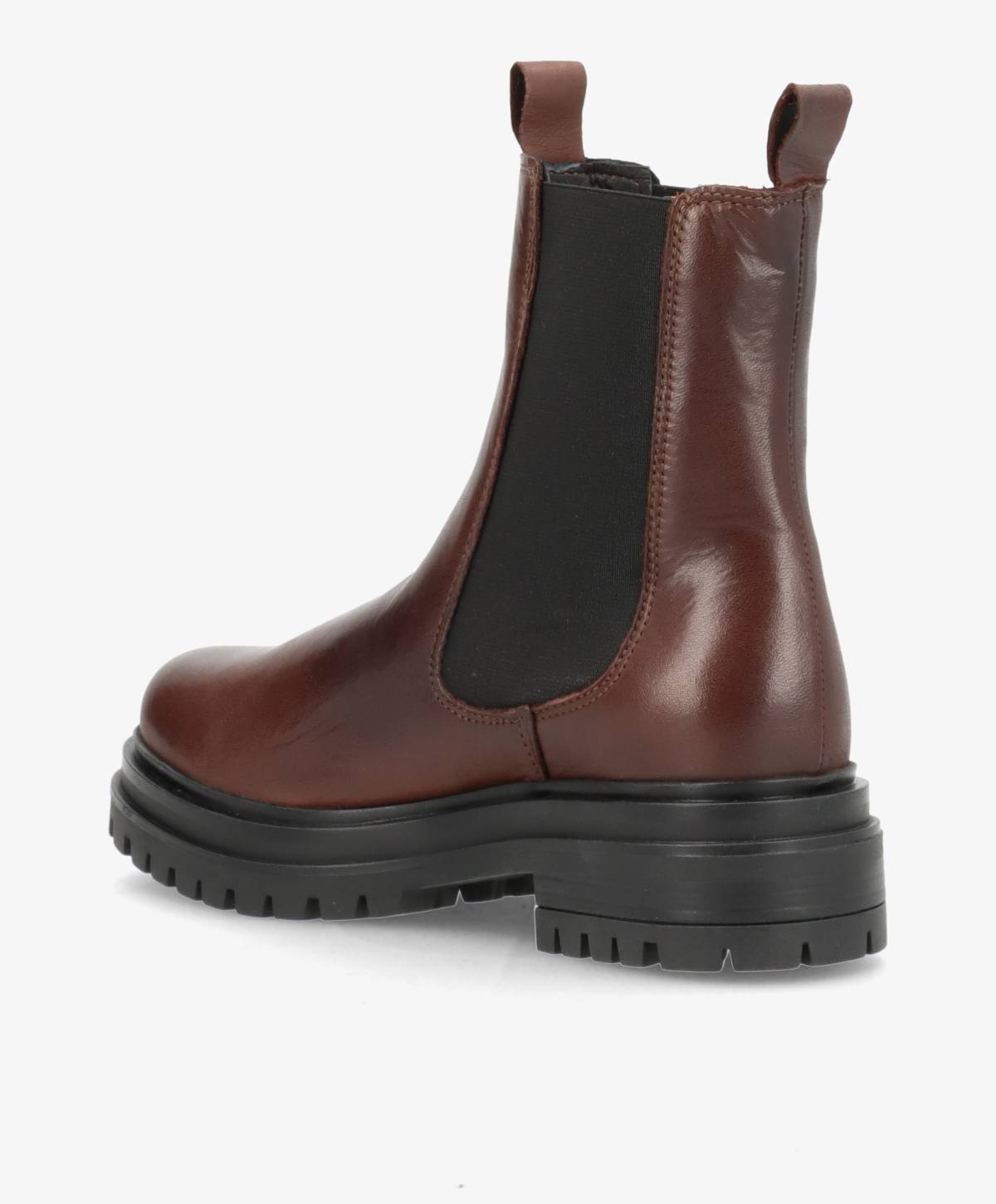 Brun læderstøvle fra Shoedesign Copenhagen med elastiske sidepaneler og kraftig sål.