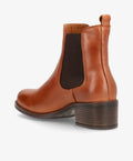 Brun læderstøvle fra Shoedesign Copenhagen med elastikpanel og lav hæl.