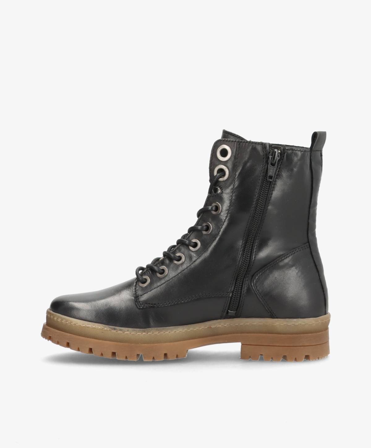 Sort læderstøvle fra Shoedesign Copenhagen med snørebånd og lynlås på siden, brun sål med groft mønster.