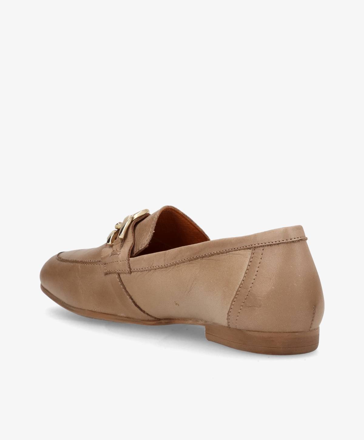 Beige loafer fra Shoedesign Copenhagen set fra siden med gulddetaljer.