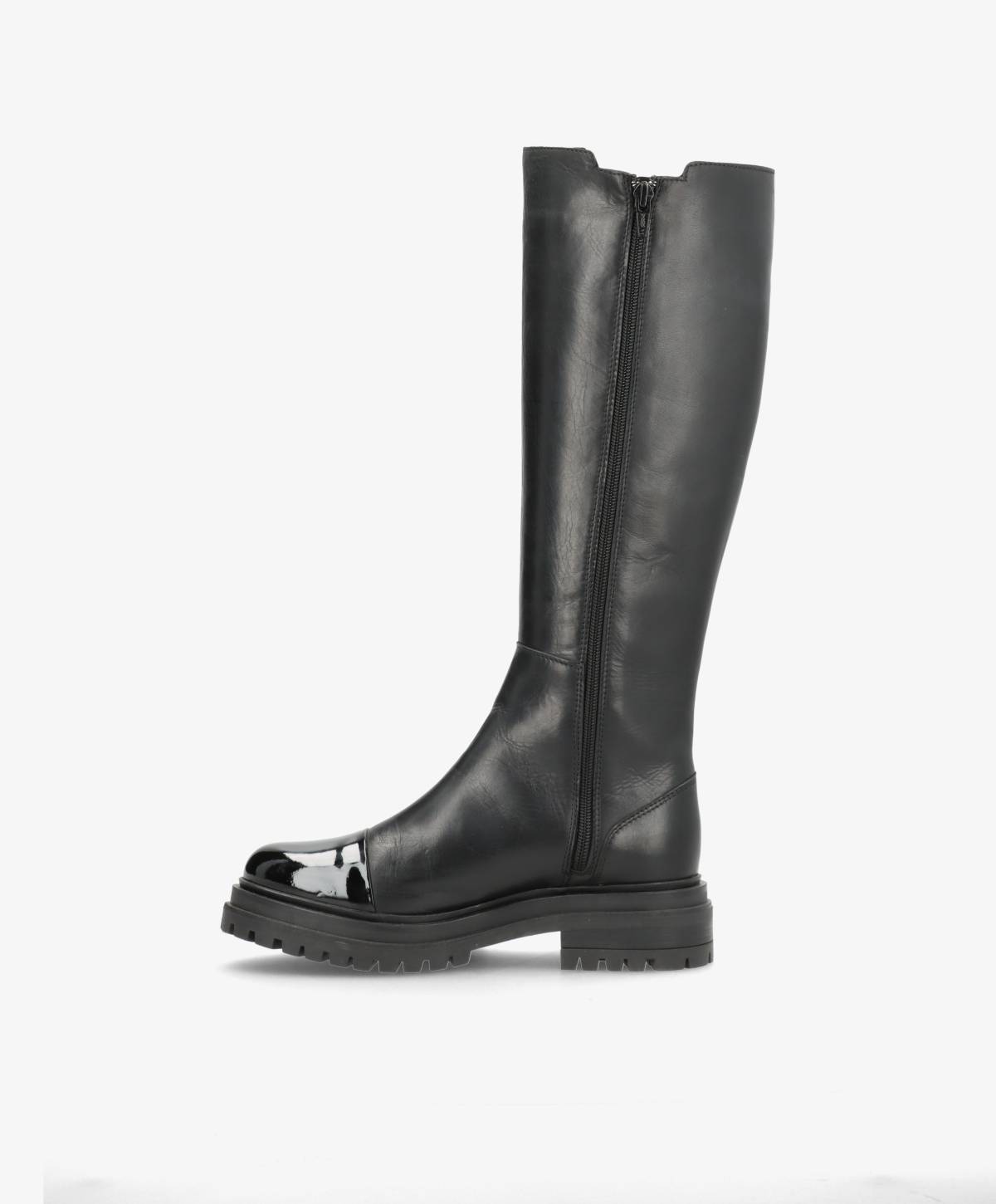 Sort knæhøj støvle fra Shoedesign Copenhagen med lynlås og blank tå.