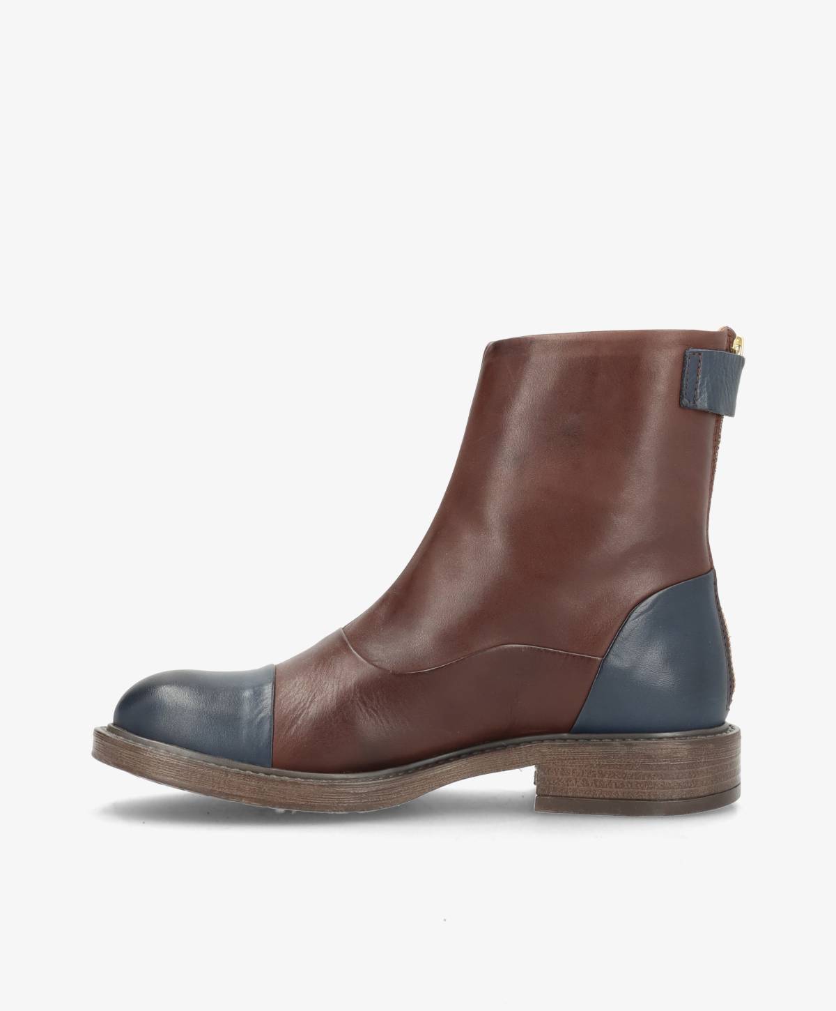 Brun og blå ankelstøvle fra Shoedesign Copenhagen med rund tå og lav hæl.