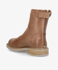 Brun læderstøvle fra Shoedesign Copenhagen med lynlås bagpå og en robust sål.