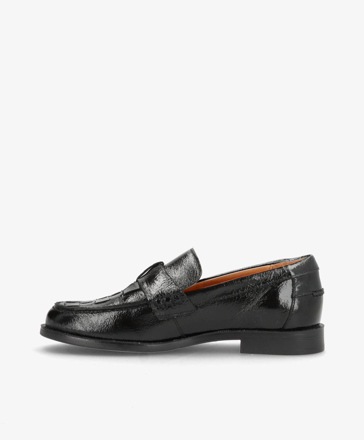 Sort laklæder loafer fra Shoedesign Copenhagen med lav hæl og klassisk design.
