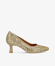 Guldglitrende pumps fra Shoedesign Copenhagen med spids tå og lav hæl.