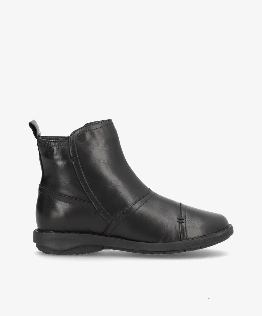 Sort læderstøvle fra Shoedesign Copenhagen med lynlås og lav hæl.