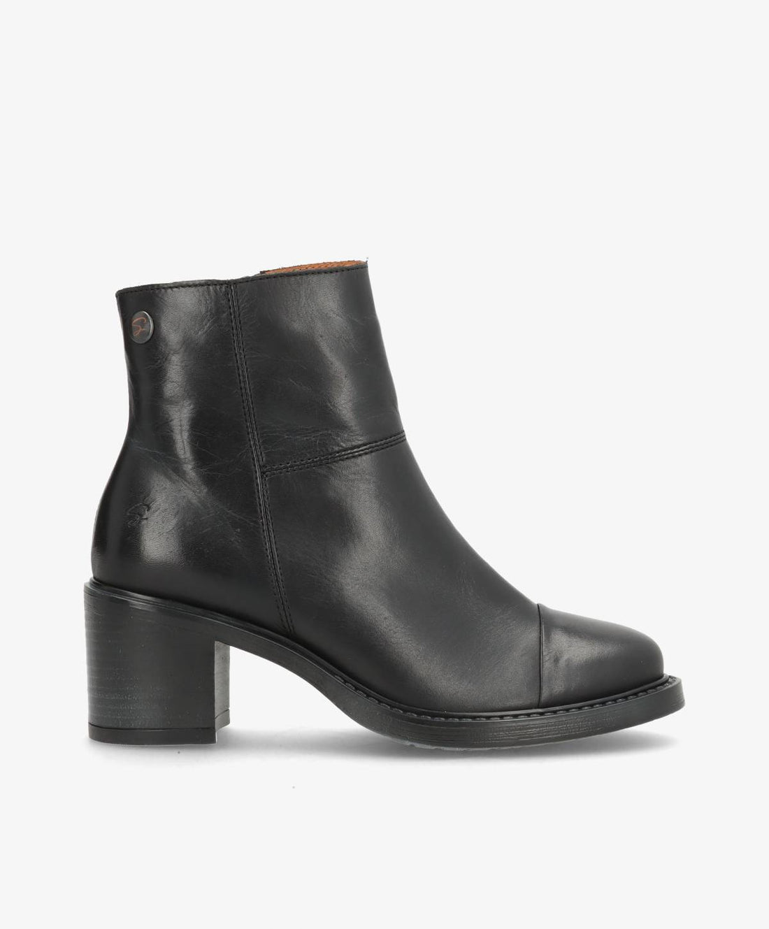 Sort ankelstøvle fra Shoedesign Copenhagen med rund tå og blokhæl.