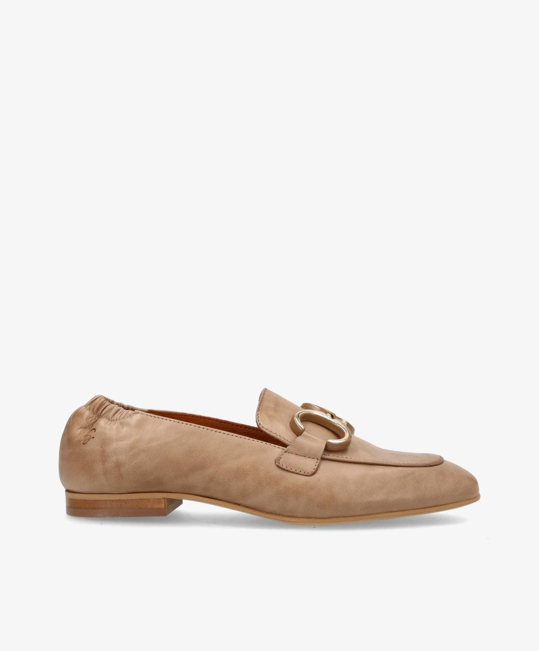 Beige loafers fra Shoedesign Copenhagen med dekorativt spænde og flad hæl.