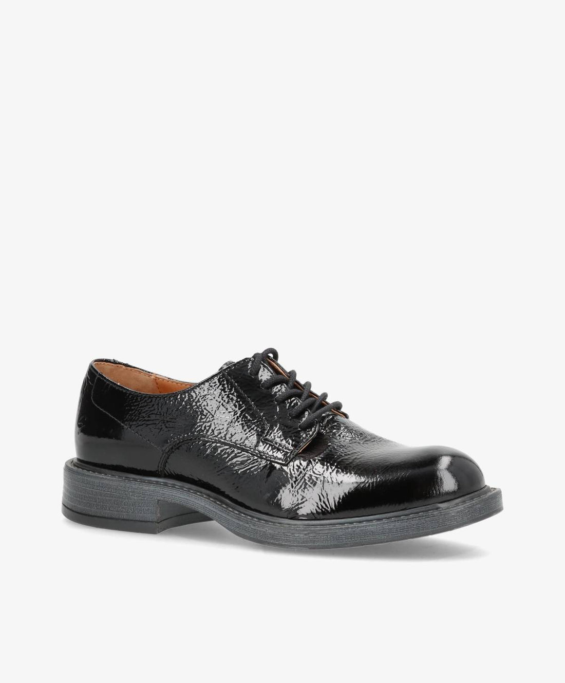 Sort laksko fra Shoedesign Copenhagen med snørebånd og skinnende overflade.