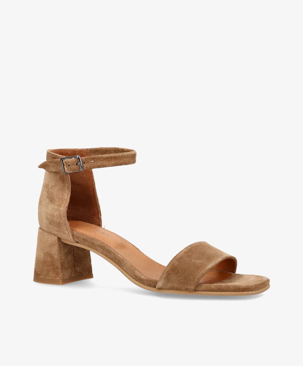 Brun ruskindssandal med blokhæl og ankelrem fra Shoedesign Copenhagen.