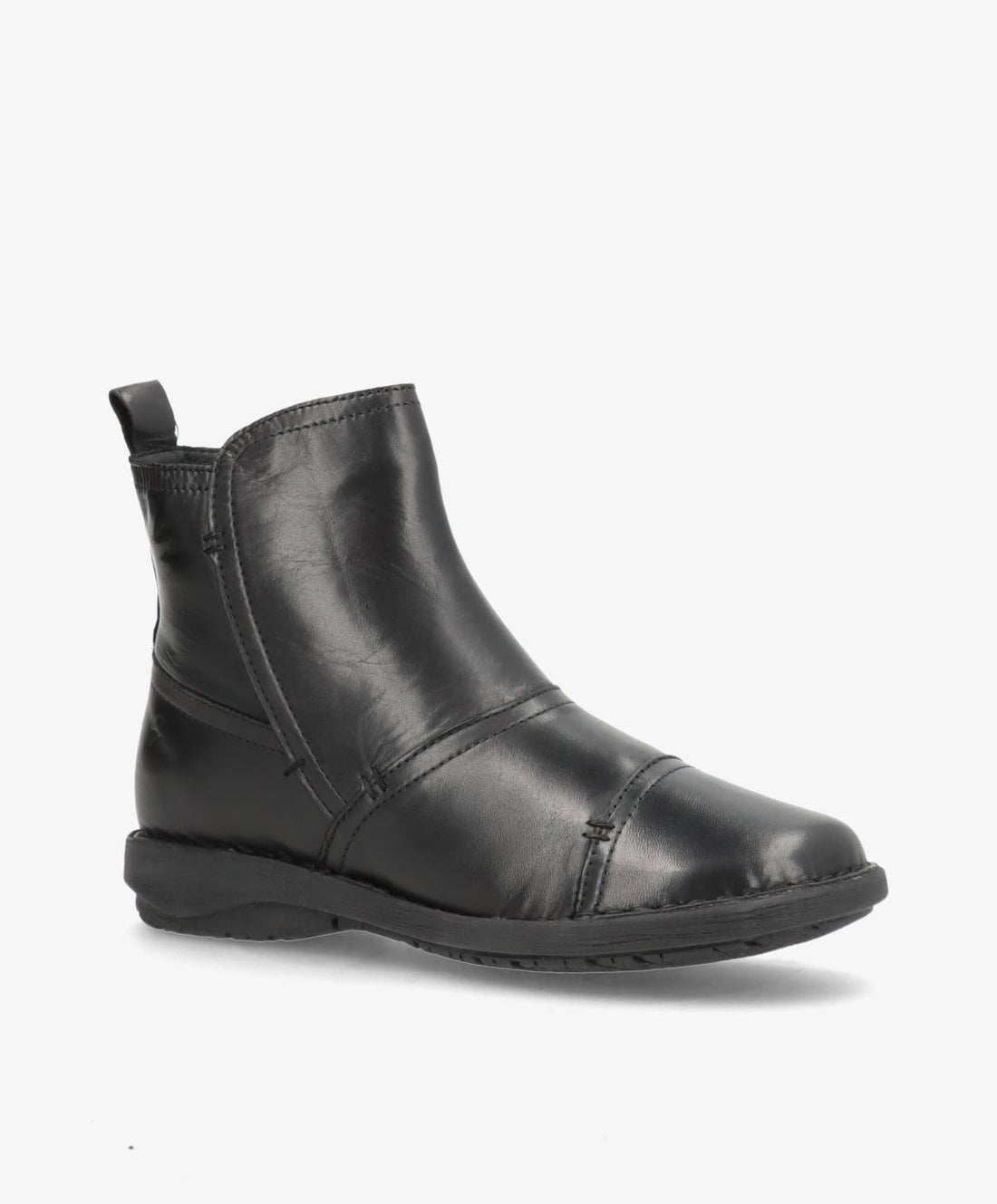 Sort læderstøvle fra Shoedesign Copenhagen med lynlås og lav hæl.