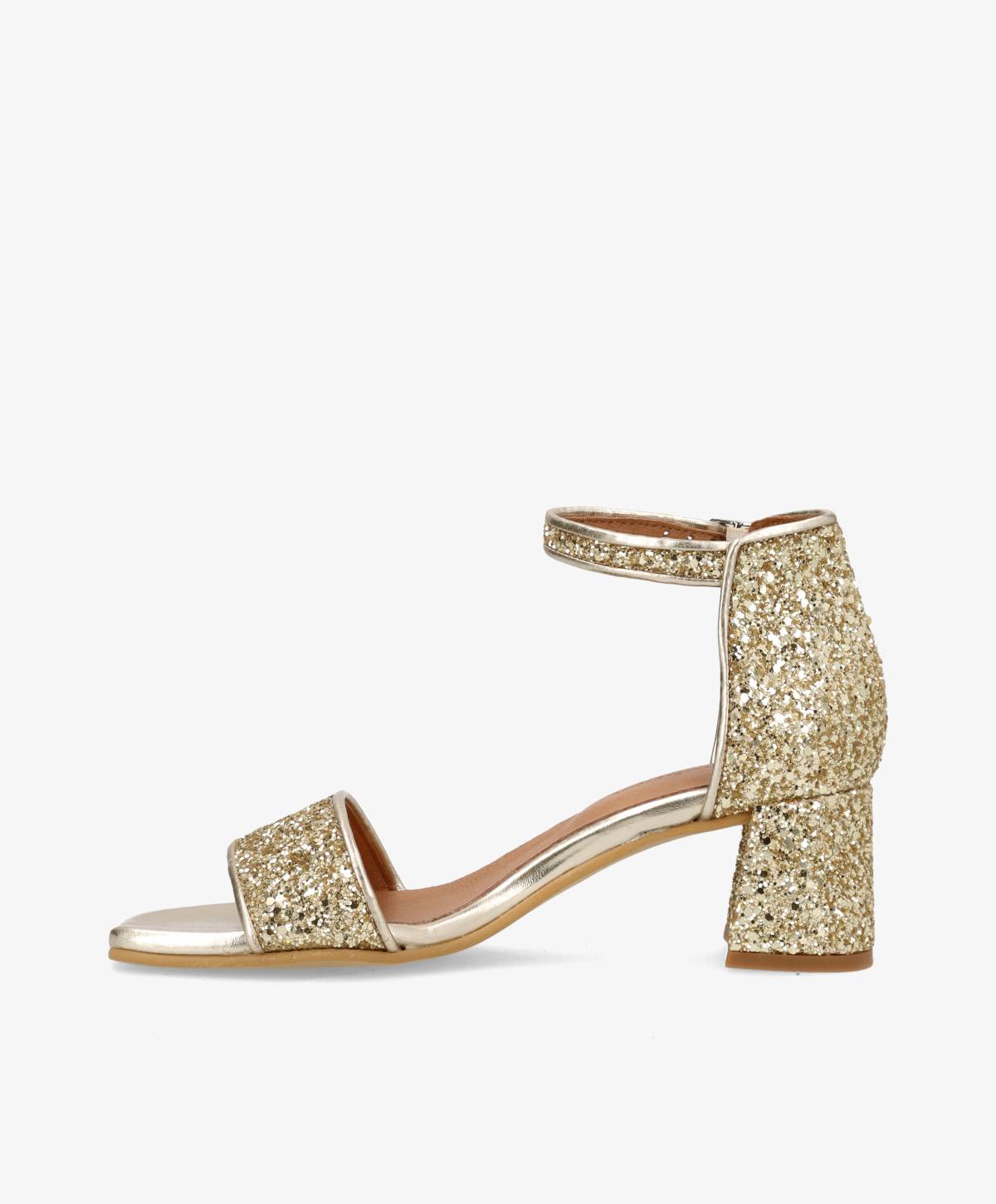 Guldglitrende sandal med blokhæl og ankelrem fra Shoedesign Copenhagen.