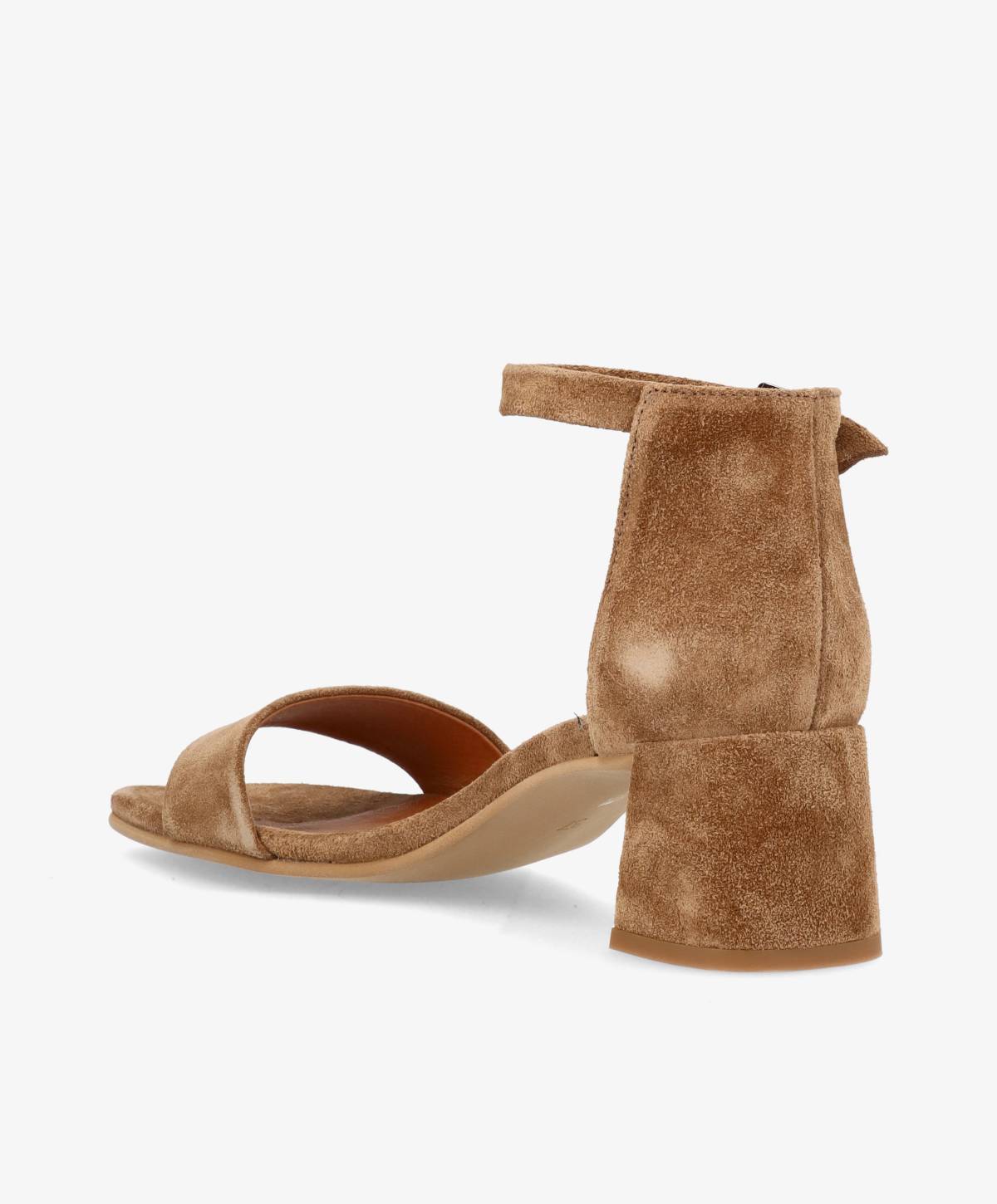 Brun ruskindssandal med blokhæl og ankelrem fra Shoedesign Copenhagen.