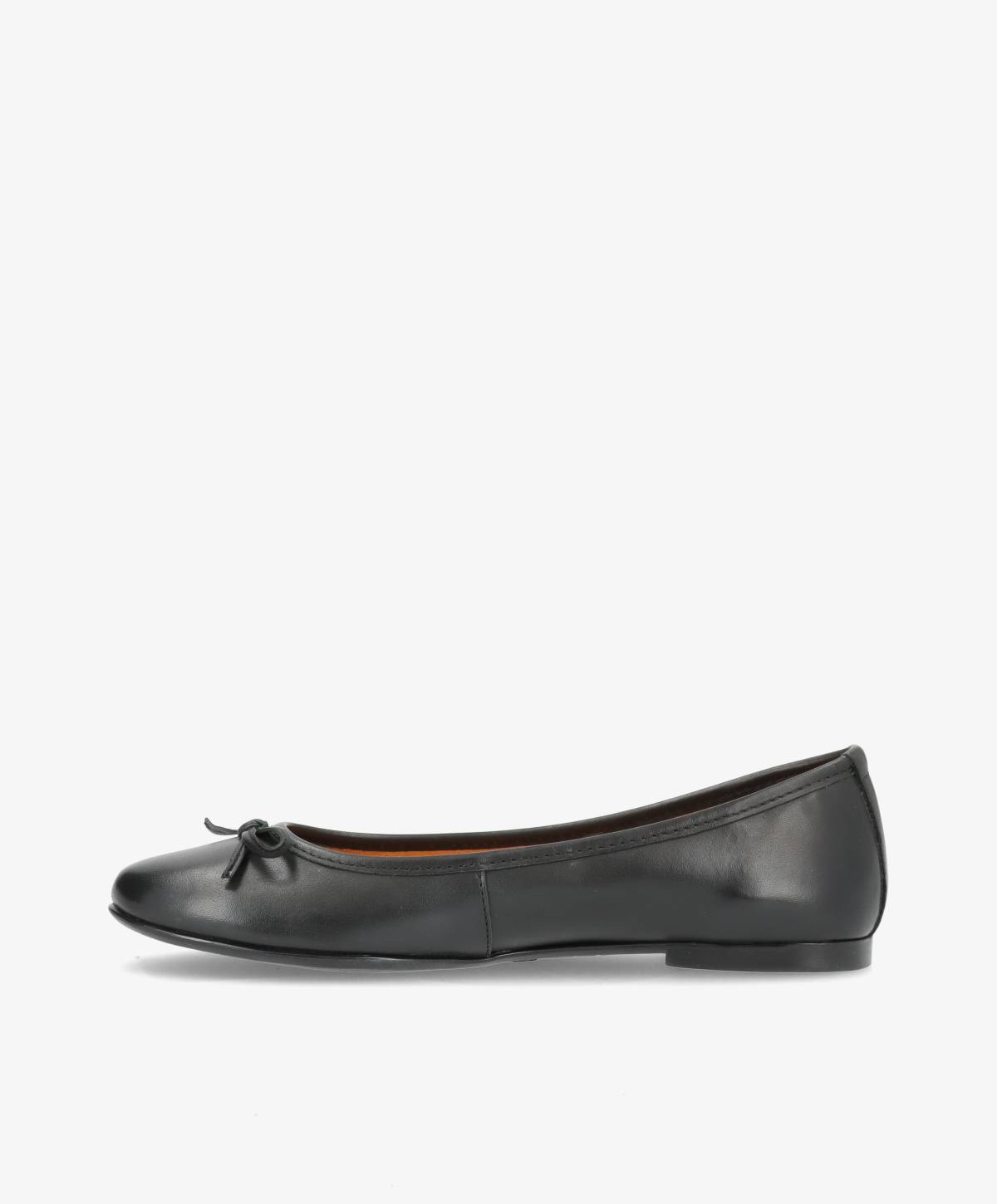 Sort ballerina-sko fra Shoedesign Copenhagen med en lille sløjfe foran.