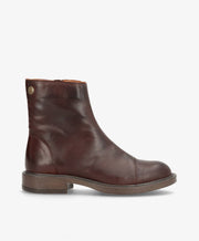 Brun læderstøvle fra Shoedesign Copenhagen med lav hæl og rund tå.