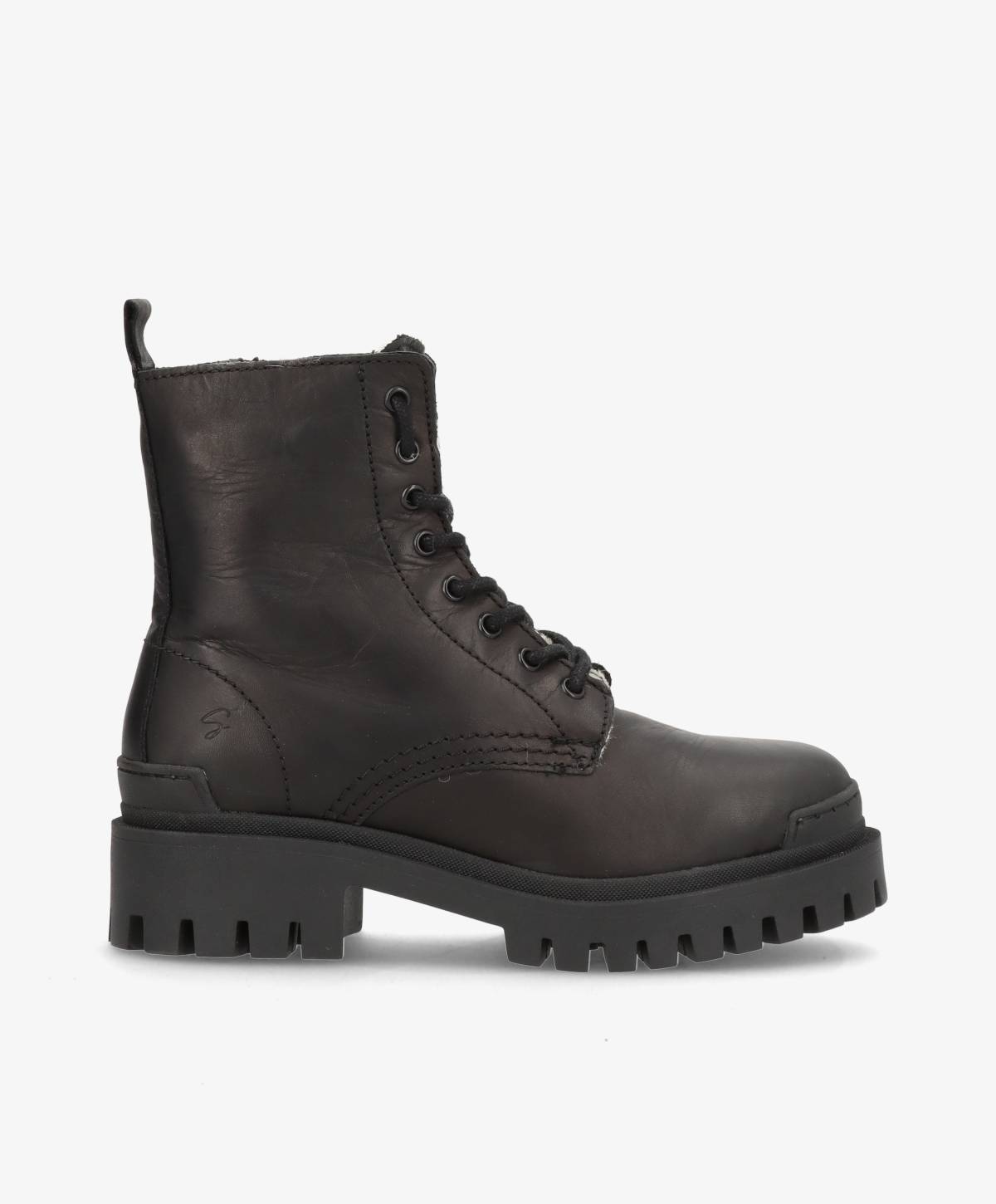 Sort støvle fra Shoedesign Copenhagen med snørebånd og robust sål.