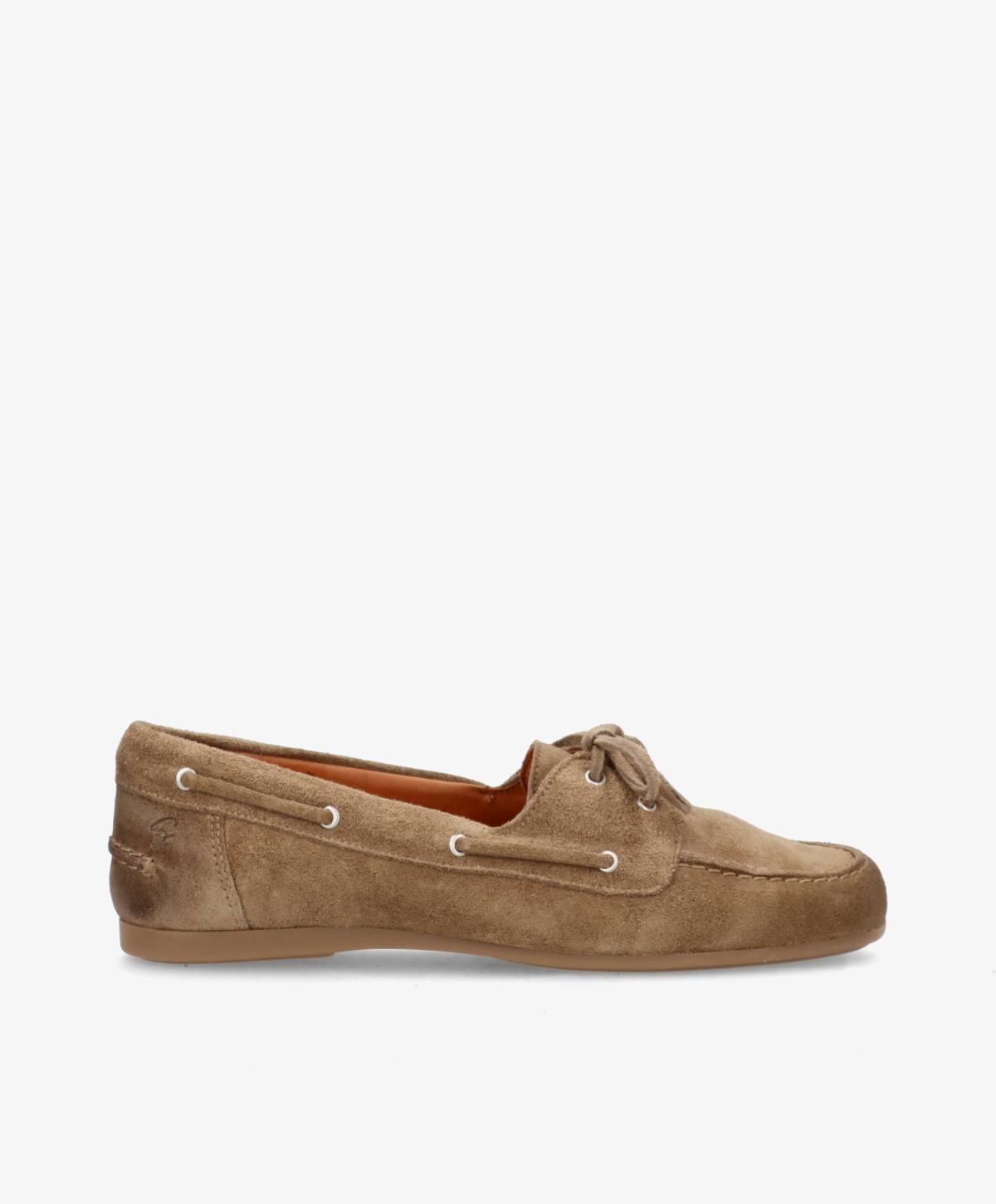 Brun sejlersko fra Shoedesign Copenhagen med snørebånd og hvid syning.
