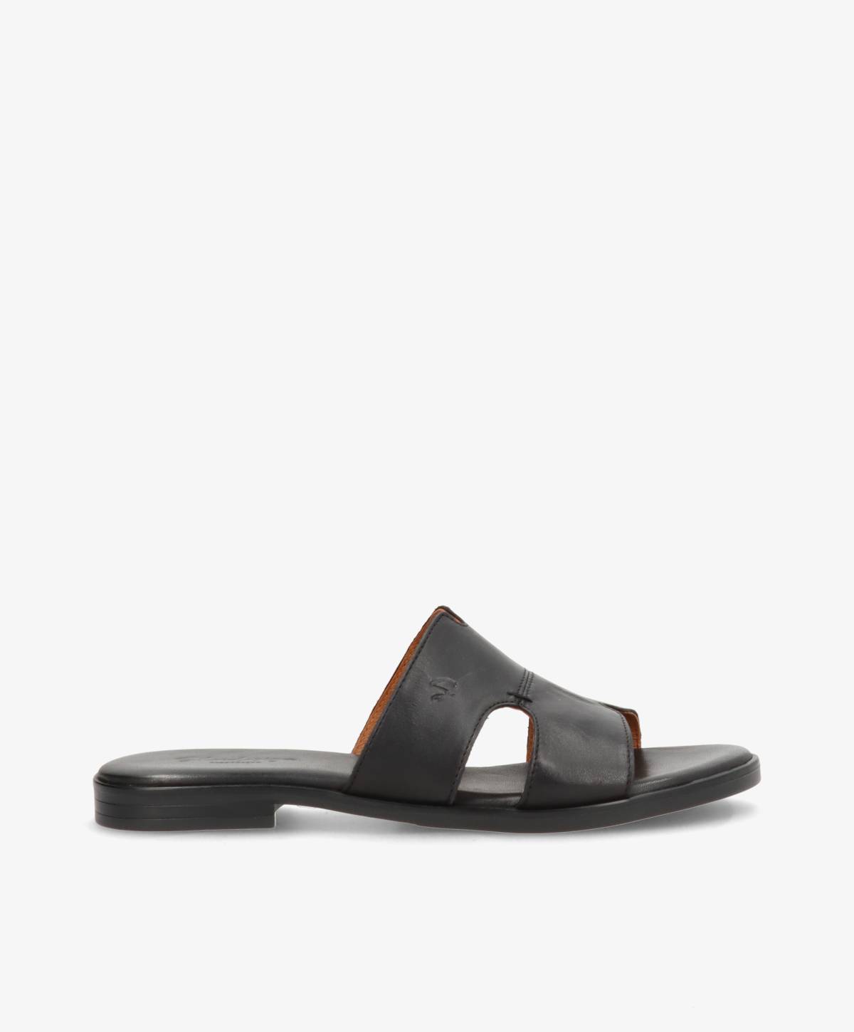 Sort læder sandal fra Shoedesign Copenhagen med åben tå og flad sål.