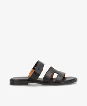 Sort læder sandal fra Shoedesign Copenhagen med to brede remme og flad sål.