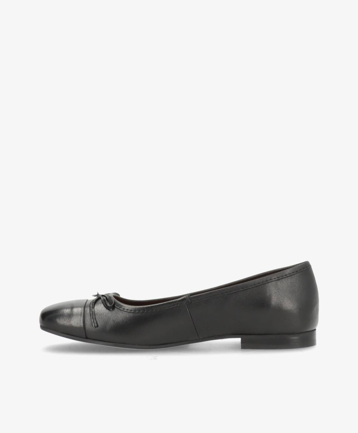 Sort ballerina-sko fra Shoedesign Copenhagen med rund tå og lille sløjfe foran.