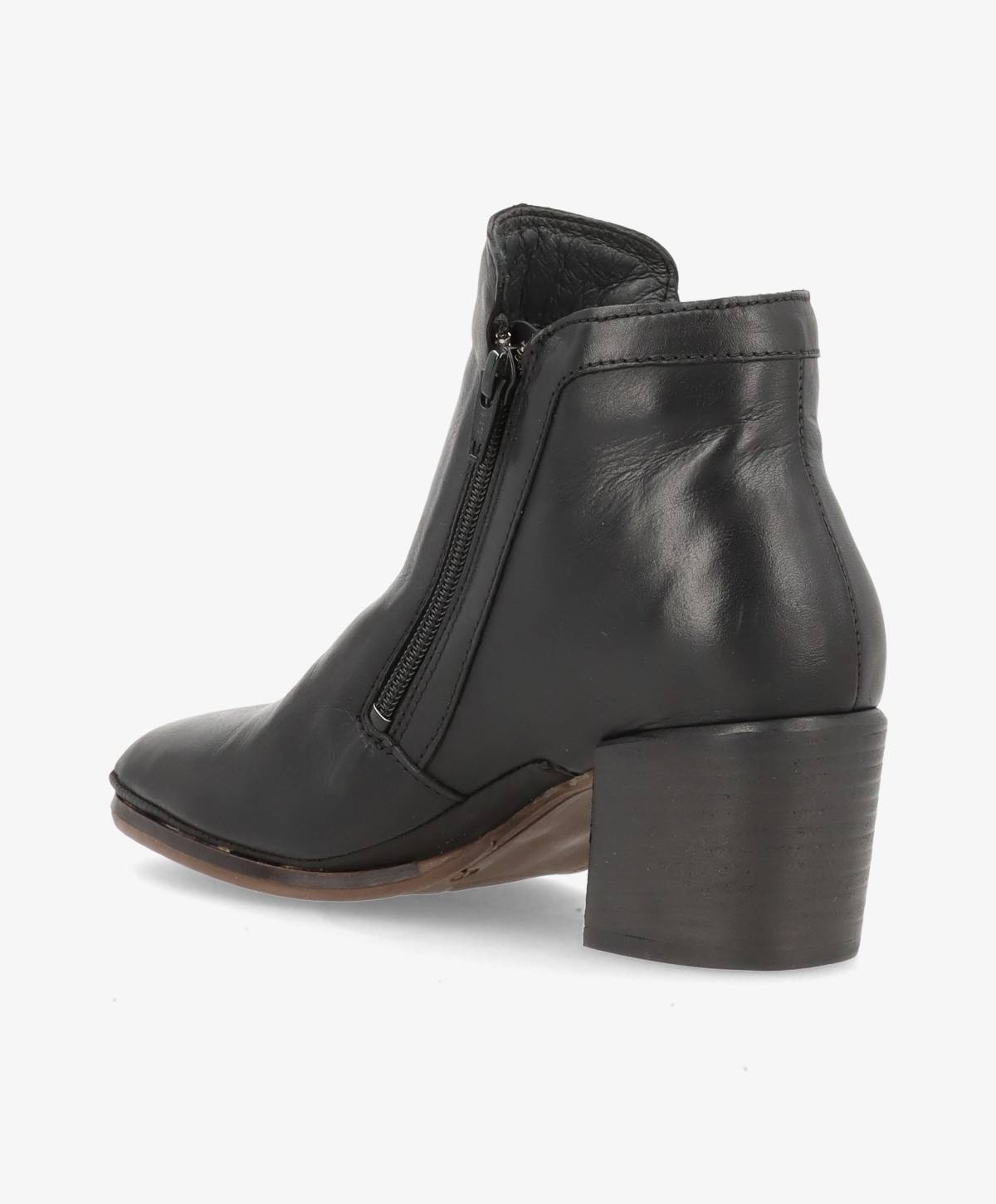 Sort støvle fra Shoedesign Copenhagen med lynlås og blokhæl.