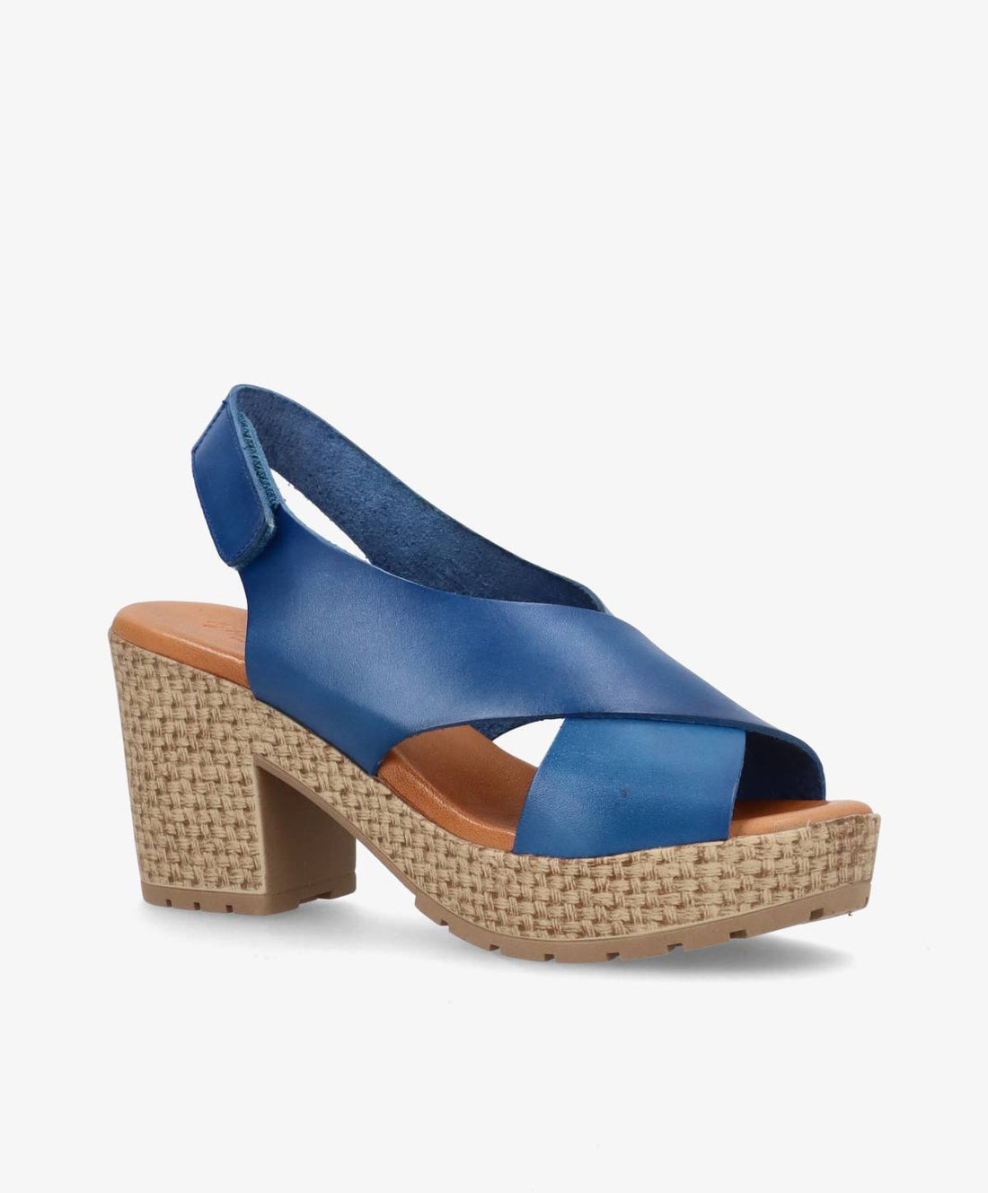 Blå sandal med hæl fra Shoedesign Copenhagen, med krydsede remme og flettet sål.