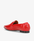 Rød lædersko fra Shoedesign Copenhagen set fra siden, med lav hæl og elegant design.