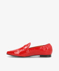 Rød loafer fra Shoedesign Copenhagen i skinnende læder med lav hæl.