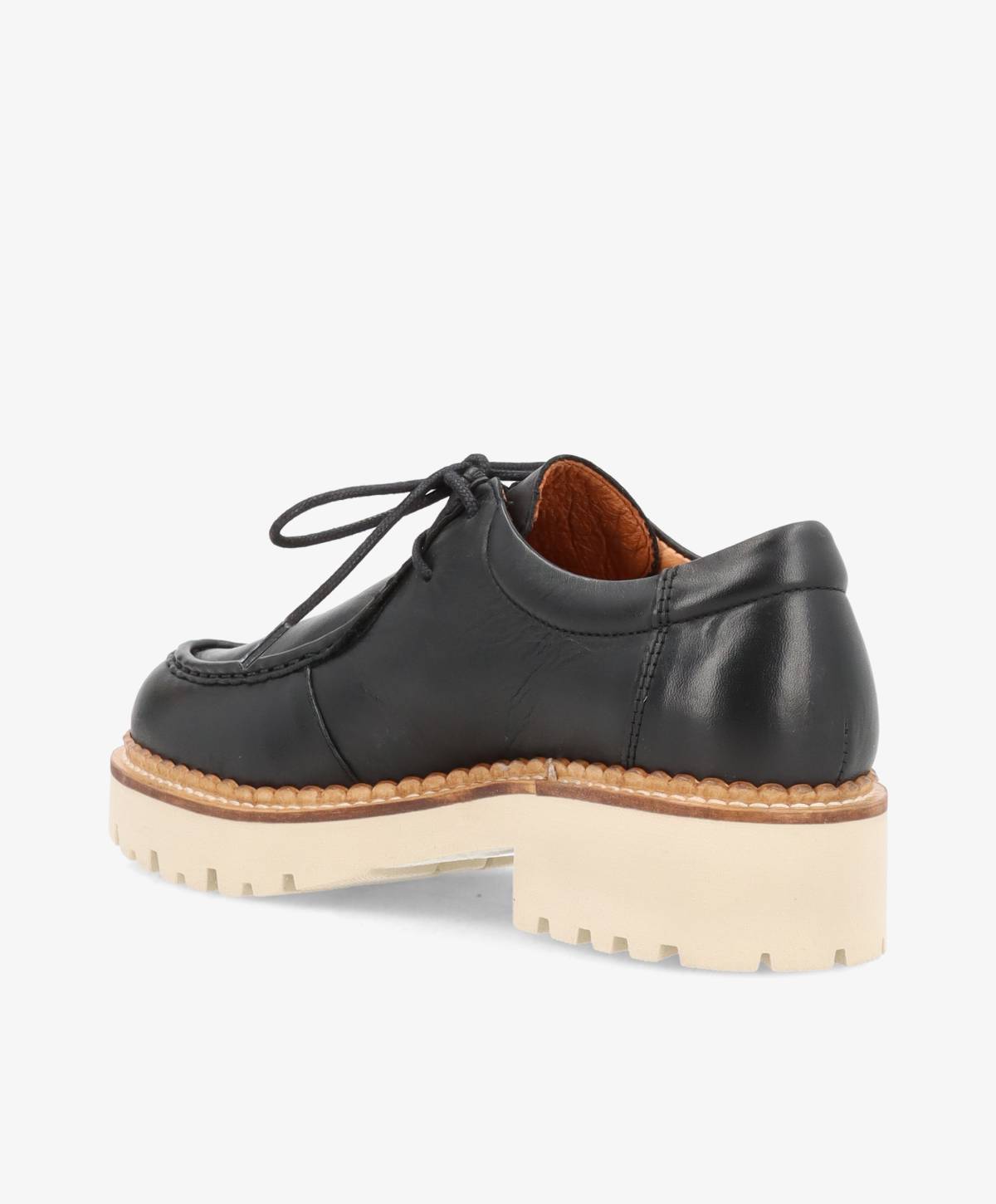 Sort sko fra Shoedesign Copenhagen med snørebånd og kraftig lys sål, set bagfra.